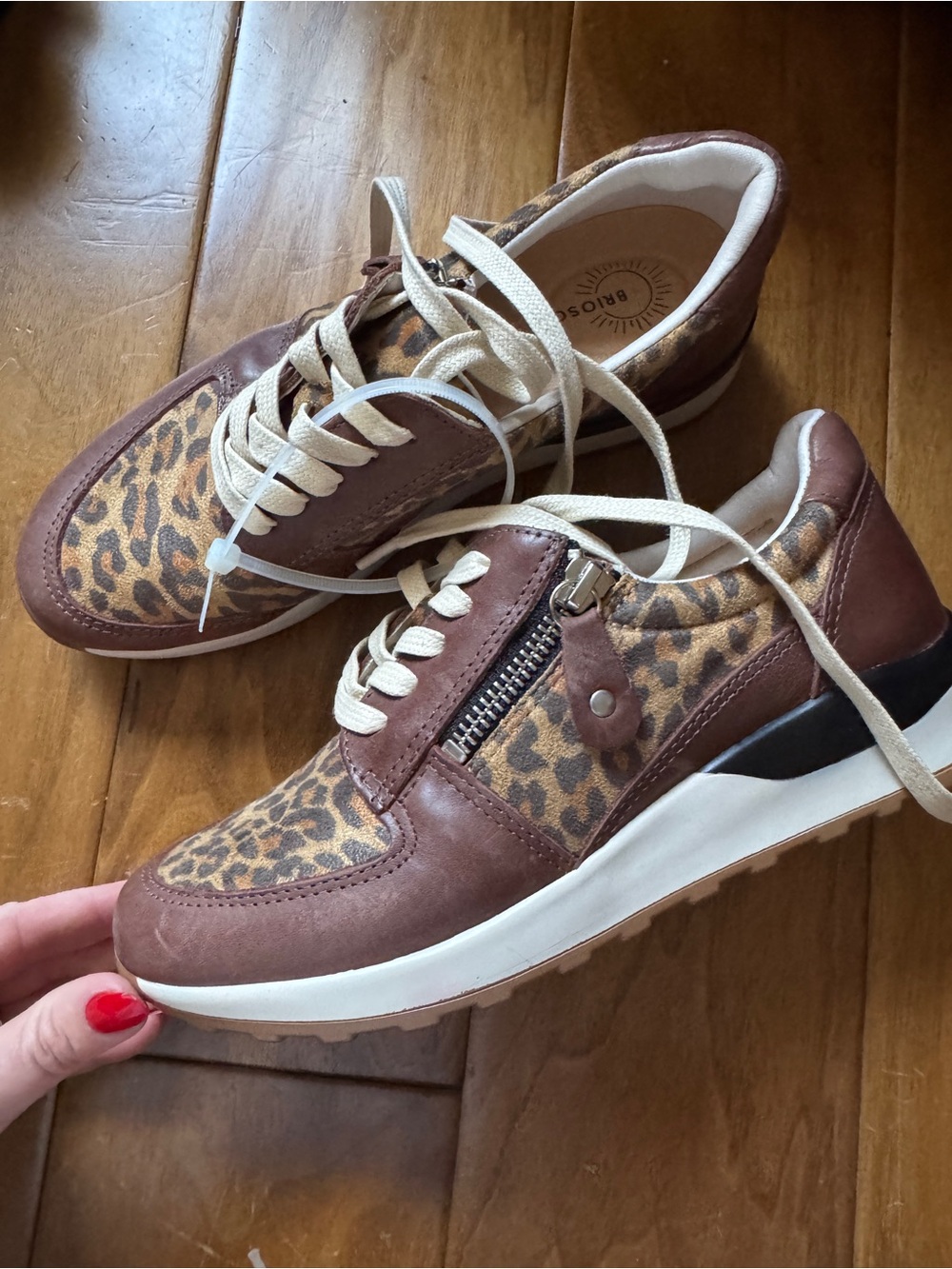 NWT Brioso Mimi Suede Zip Sneakers Sz 6 (no original box) - Picture 4 of 5